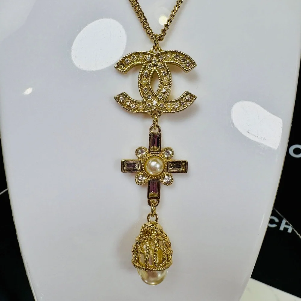 A-1FN-8: NECKLACE: Faux Pearls w/Monogram Encrusted Rhinestone Pendant, NWOT